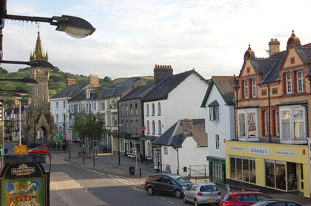 Clock Tower Apartments Machynlleth Exteriör bild